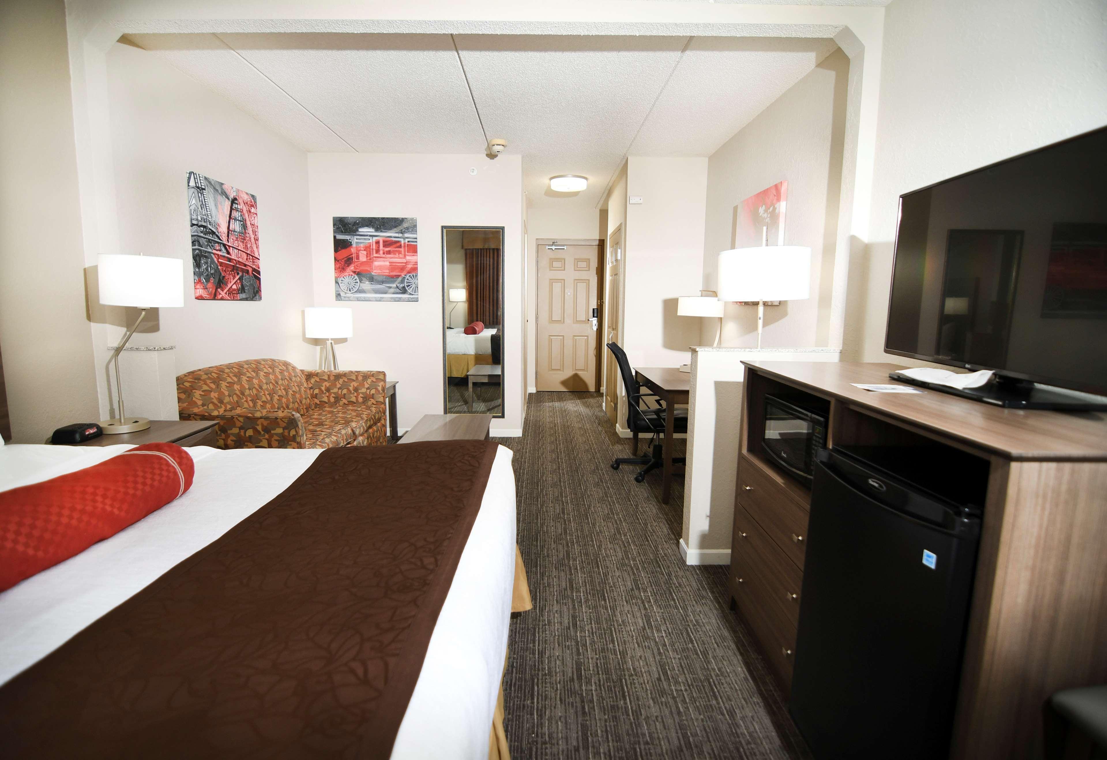 Best Western Plus Sandusky Hotel & Suites Exterior photo