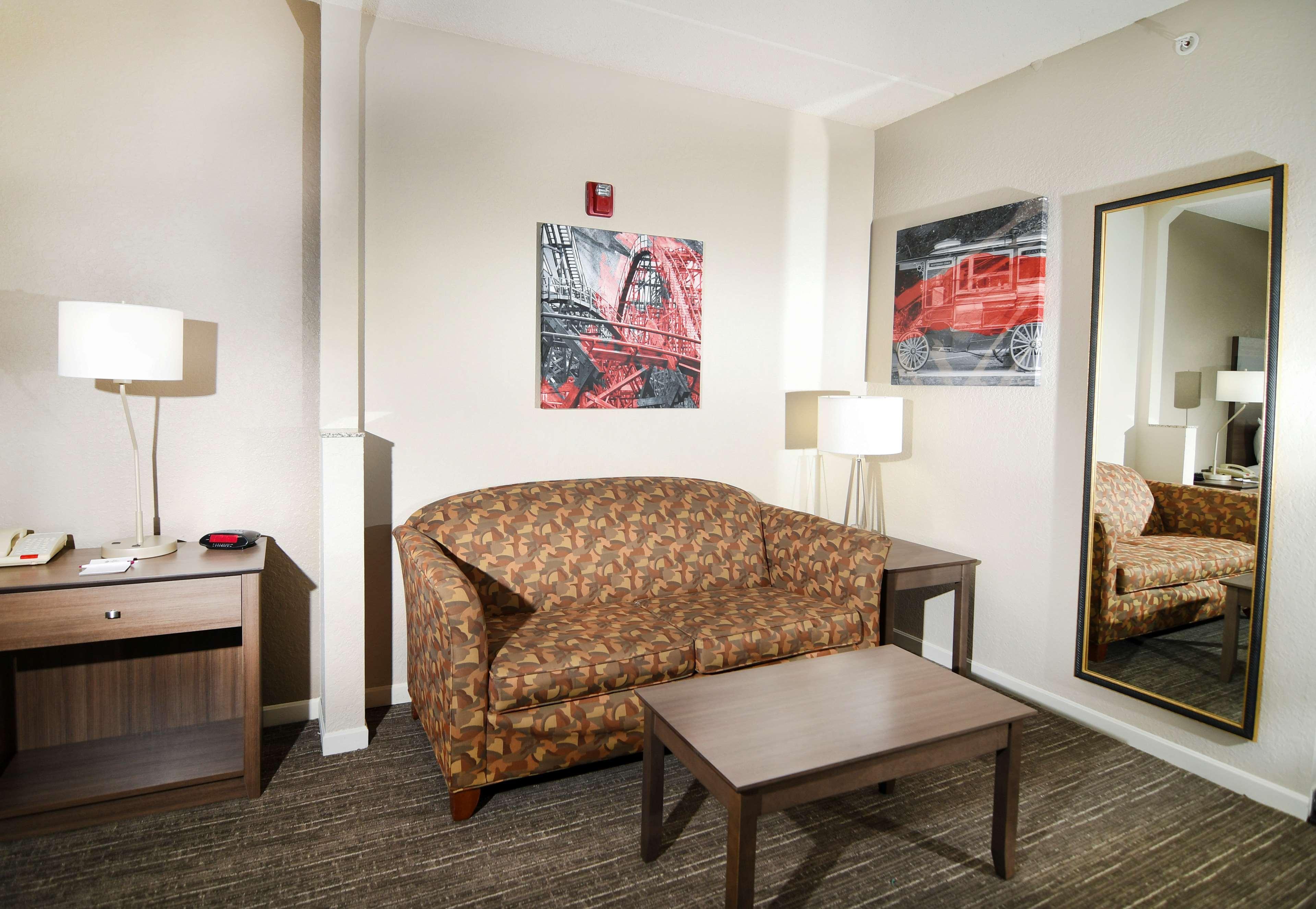 Best Western Plus Sandusky Hotel & Suites Exterior photo